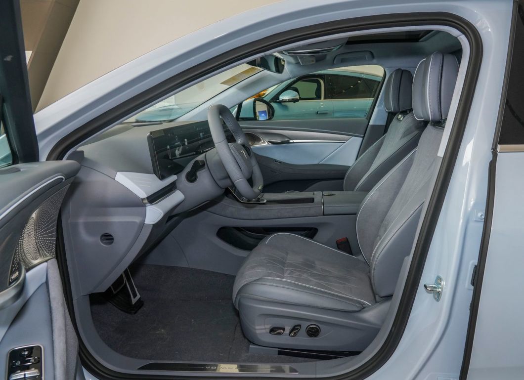 New Voyah Electric EV Car Passion Hybrid Pure Electric Car Sedan Long Range Vehicle