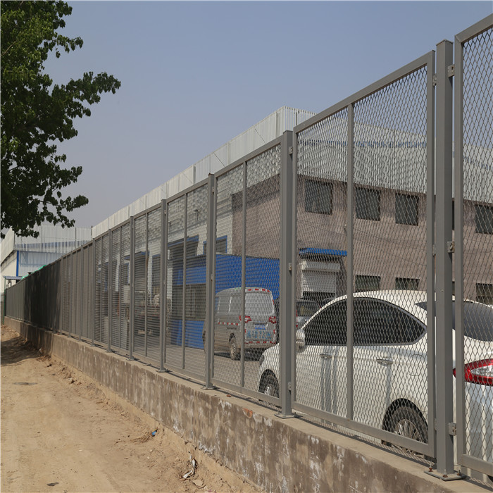 PVC Flattened Expanded Steel Mesh Sheet Diamond 1.8m Height