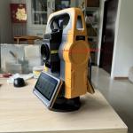 Android Total Station 30X Magnification 1000m Non Prism Distance 0.5m Minimum
