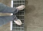 Anti-Slip Glvanized 215mm Width Steel Stair Treads Grating For Industrial