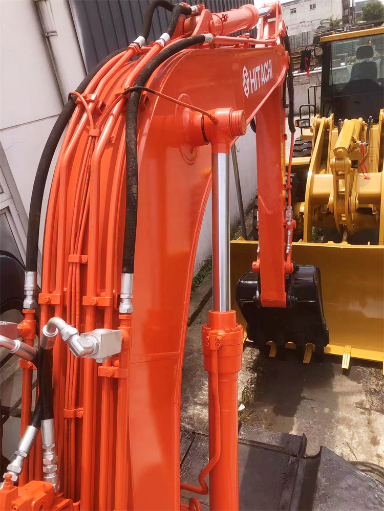 Original Hitachi EX100 EX100WD Excavator with 56.7KW and Original Hydraulic Cylinder