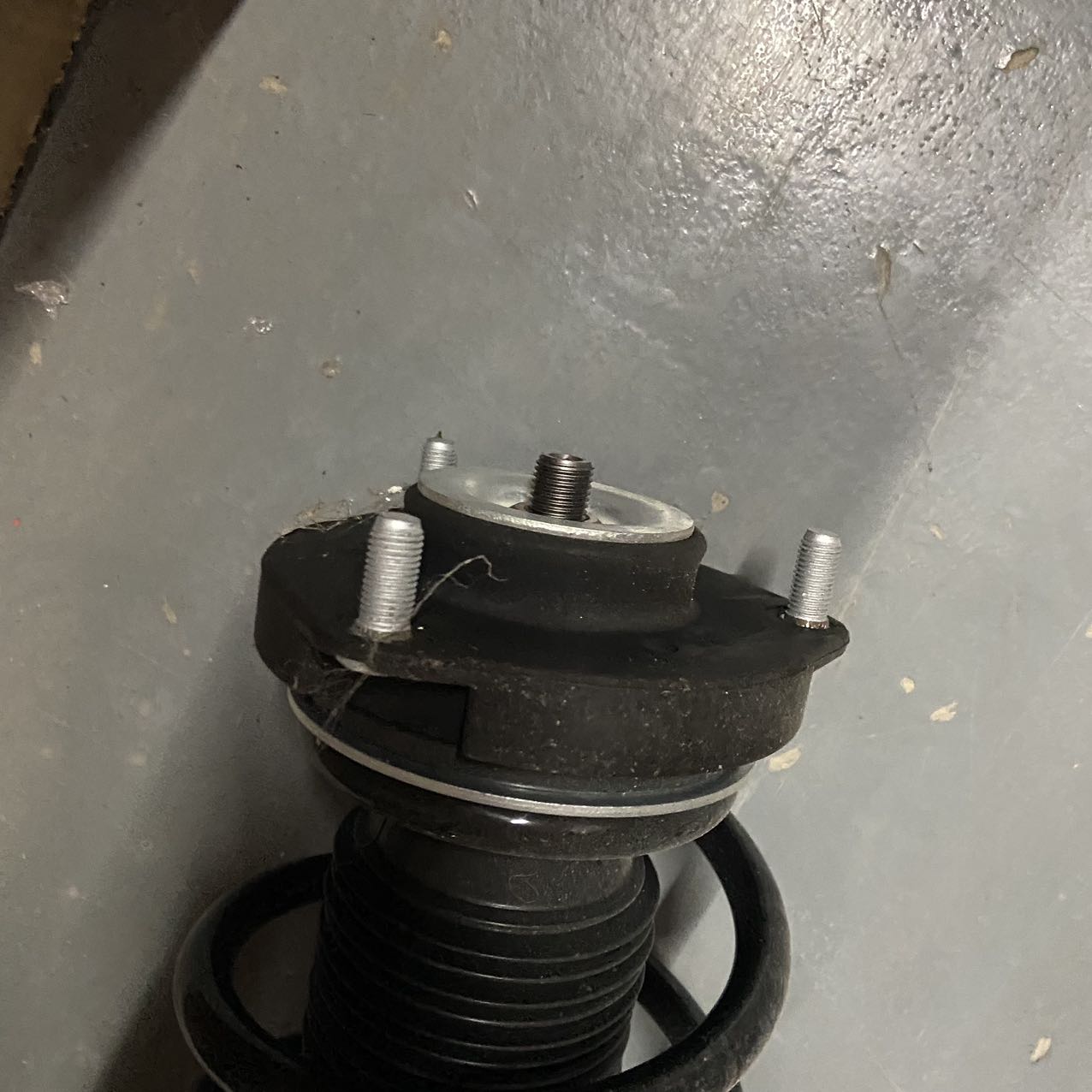 SAIC MG ZS Front Right Shock Absorber Assembly Auto Suspension OE 10242085 Rubber Steel