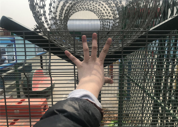 ClearVu Fencing /358 Security Fencing Panels Mesh 12.70mm x 76.2mm Diameter 4.00mm HDG powder coated