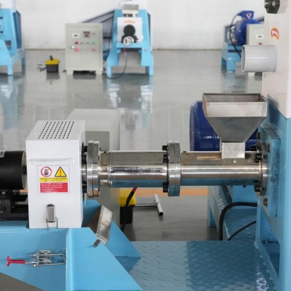 High Productivity Pet Feed Floating Fish Feed Extruder Machine 300 Kg