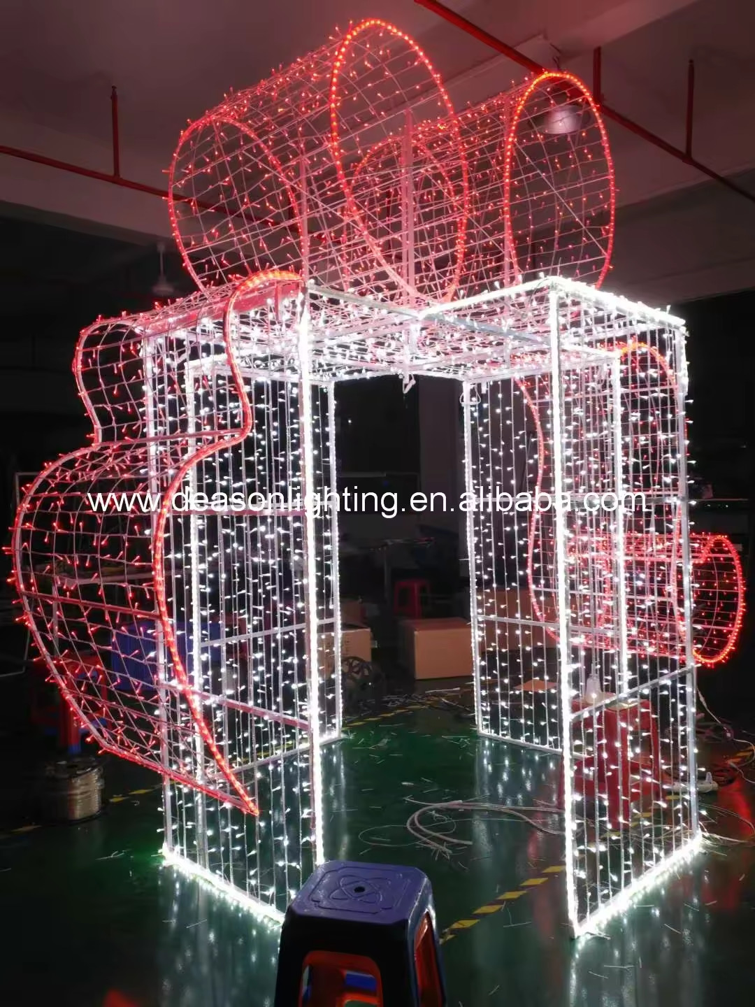 Giant outdoor christmas gift box lights