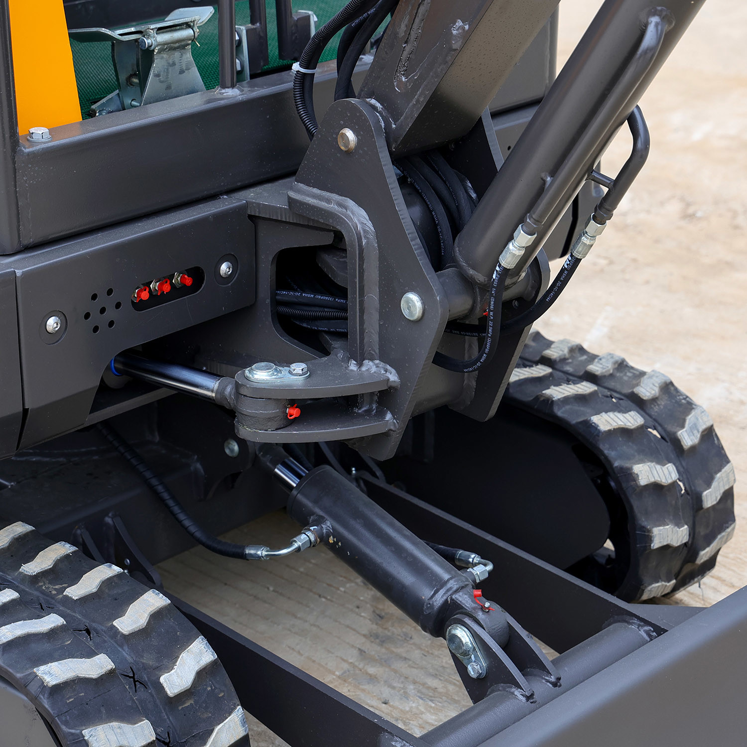3969LBS Diesel Powered 1.8 T Excavator 1800KG Hydraulic Mini Excavator