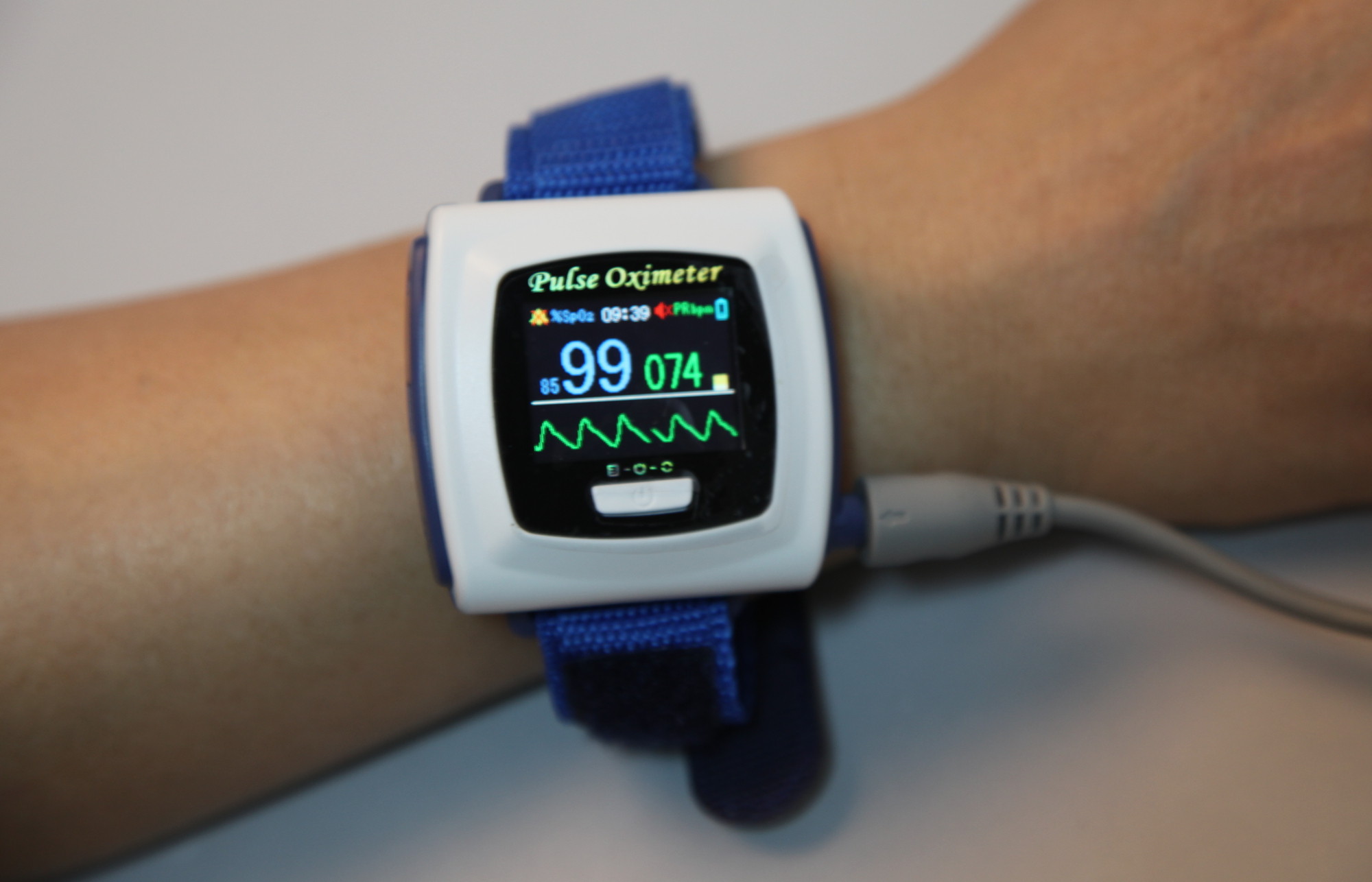 Color OLED Rechargeable Wrist Pulse Oximeter For Baby , Infant