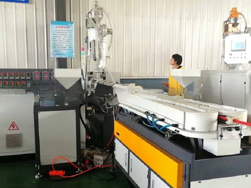 Satisfied PVC Single Wall Corrugated Pipe Extruder Machine