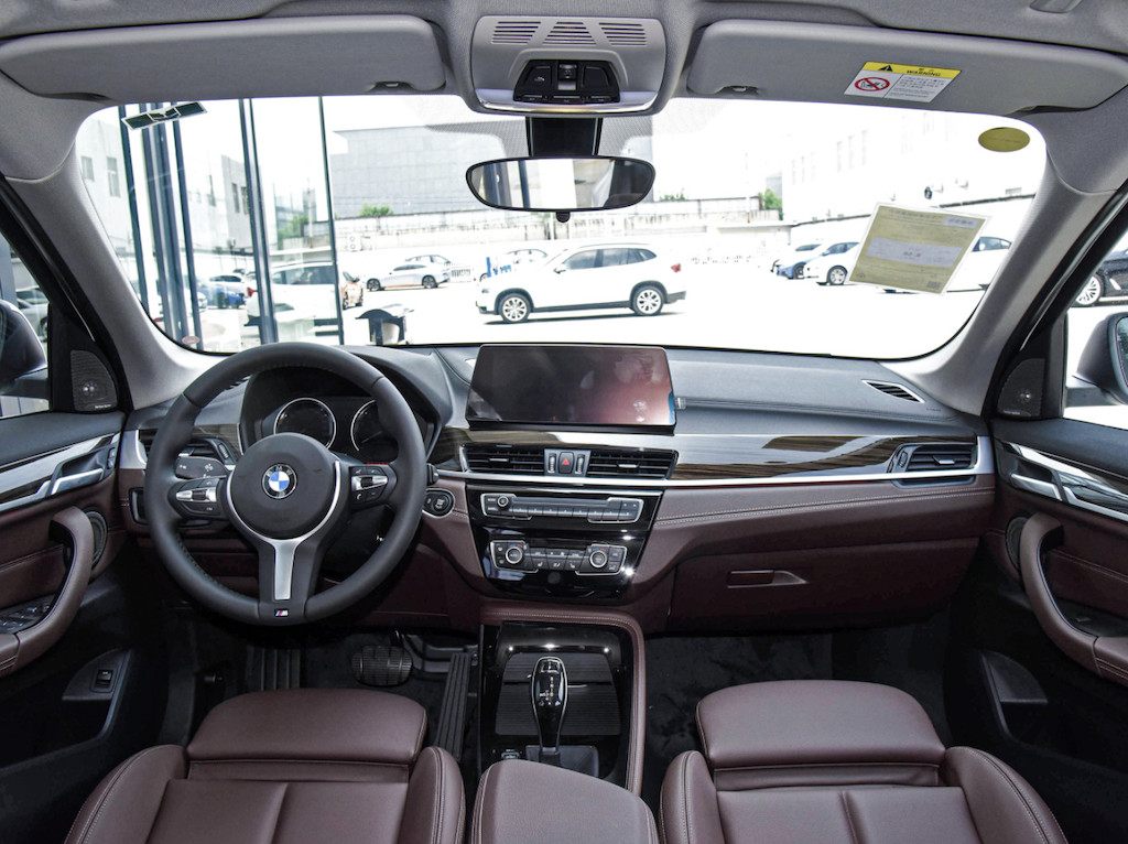 BMW X1 Drive 20 Li Fashion Edition Leaf Drive Compact SUV 1.5T Used