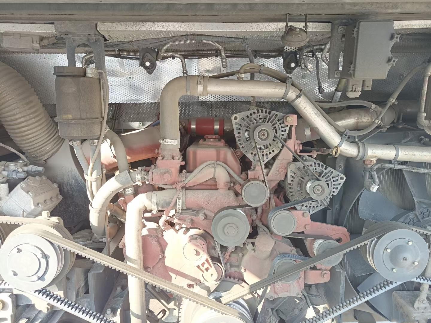 Second Hand Tour Zhongtong Bus Yuchai Engine LCK6100 Air Bag Suspension 46seats