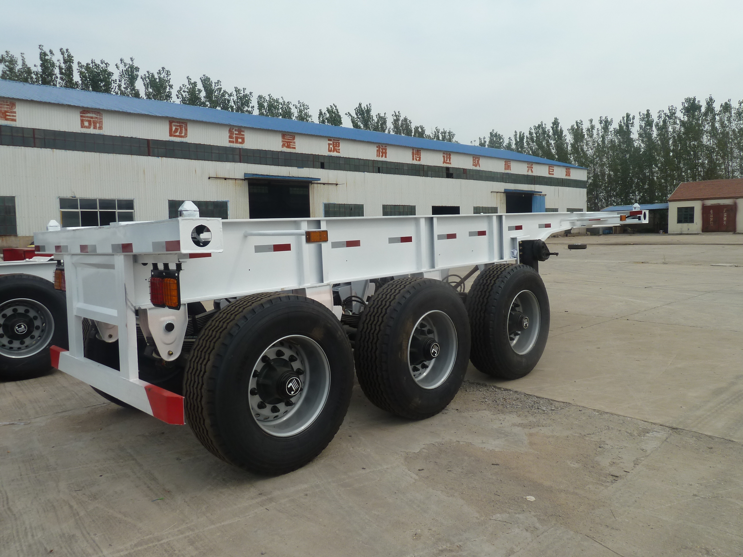 40ft Chassis Skeletal Interlink Trailer for Madagascar Market Superior and Durability