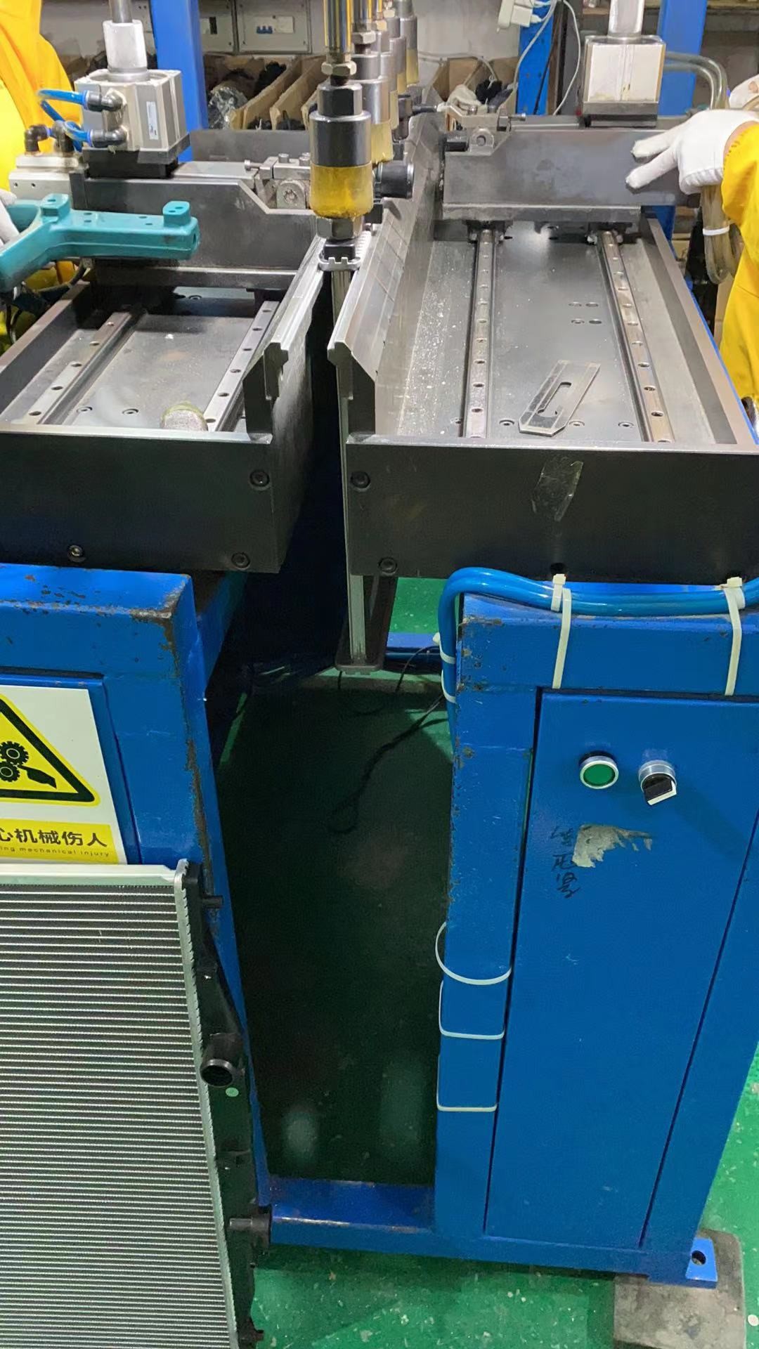 8pcs Cylinders Radiator Making Machine