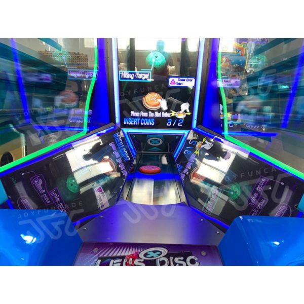 LET'S DISC Arcade Machine detailed view of disc throwing area