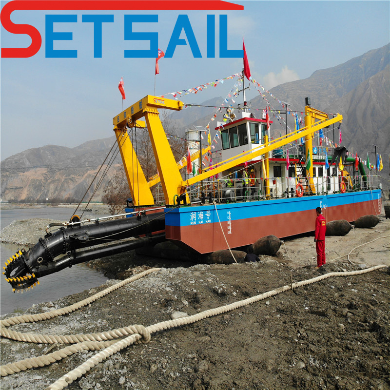 China High Efficiency 26inch River Sand Dredger with Underwater Pump