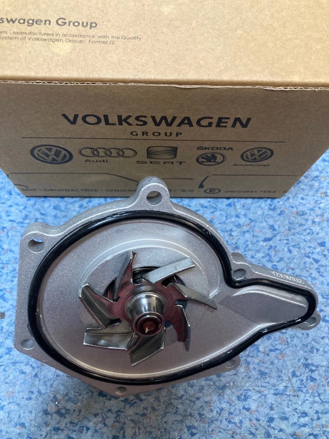 06E121018D 06E121005N Coolant Auto Water Pump For Audi A4 A5