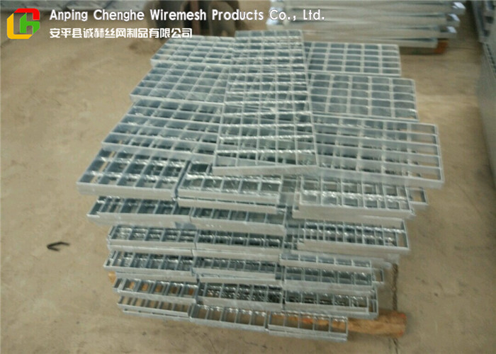 Catwalk Metal Anti Slip Grating Serrated Surface Great Load Bearing Capacity