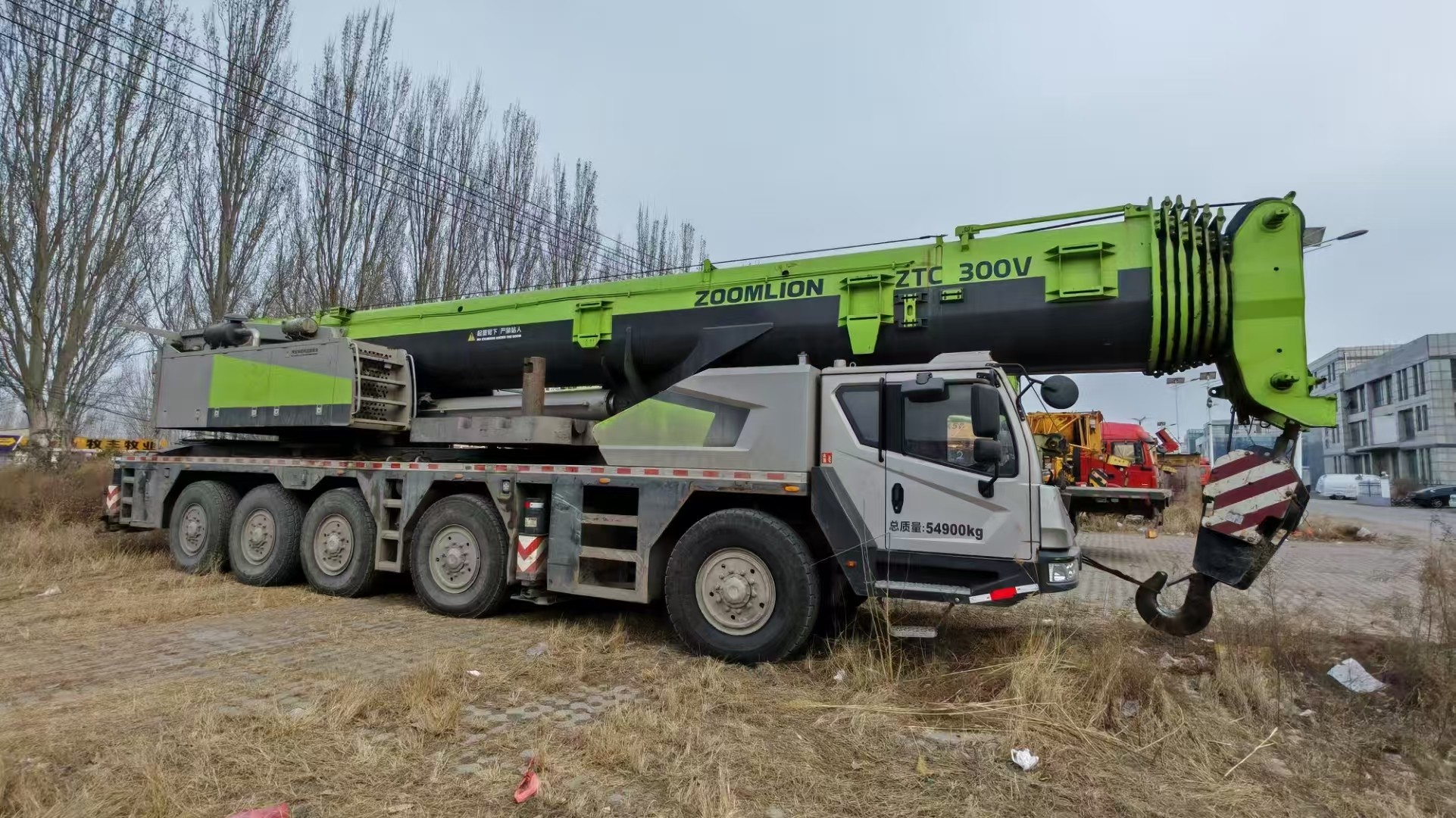 Seven-Arm Crane Jib ZAT1300V753 2021 Years Zoomlion Mobile Crane 130 Tons for Heavy-Duty Construction Projects