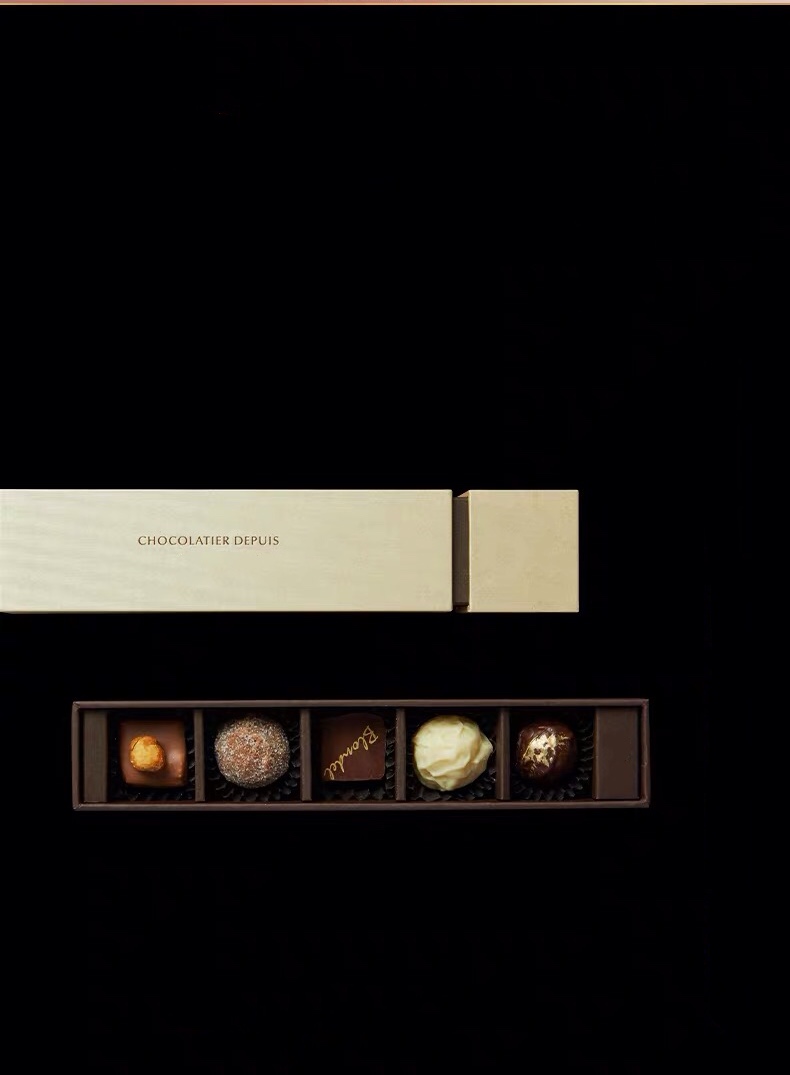Customized Christmas Sweet Boxes Empty Assorted Truffle Cardboard Chocolate Packaging