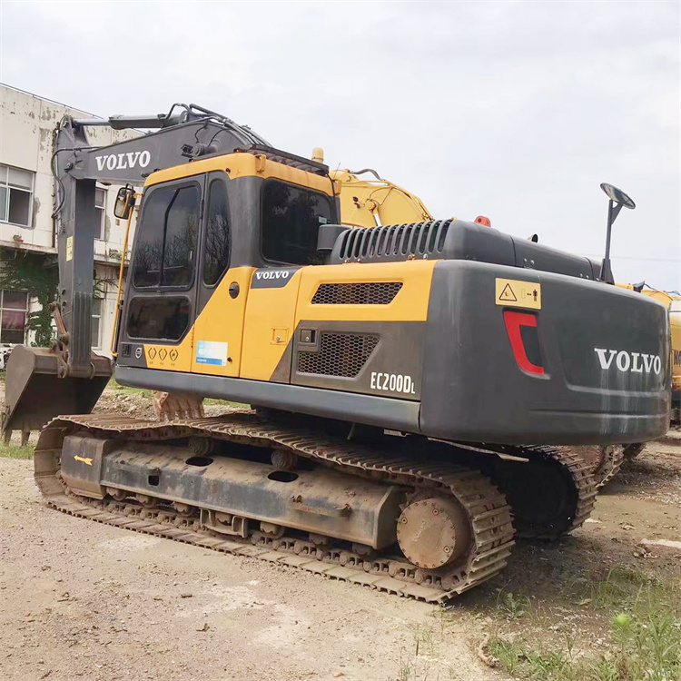 Volvo EC200 Used Excavator in Shanghai Korea Made with 1800 Working Hours at the Best