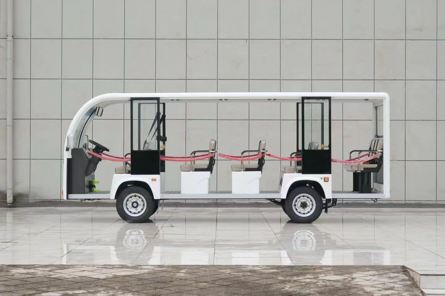 2024 New Launched Small Sightseeing Bus Electric White Color 14 Seater Electric tourist Car For Scenery Spots