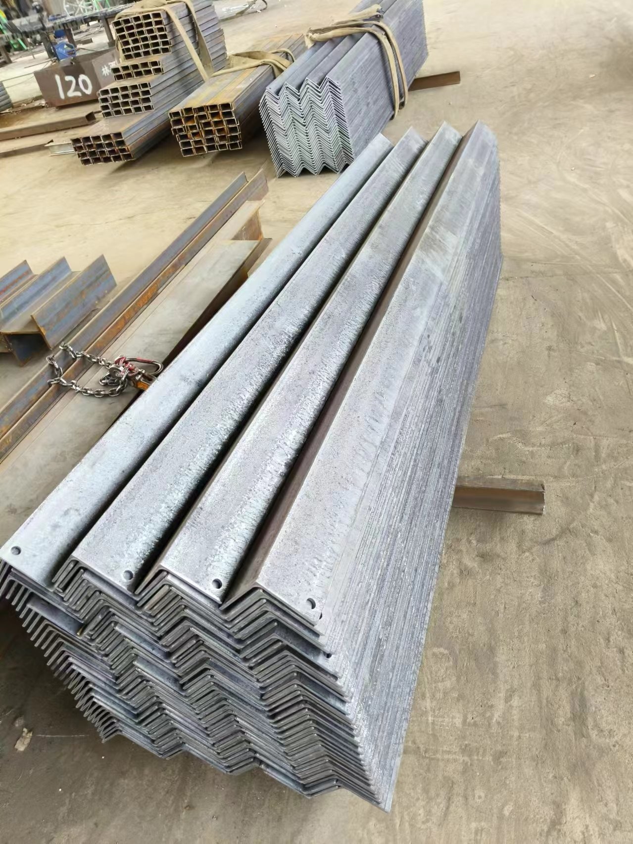 Strong Structural Angle Steel Available In Multiple Sizes Perfect For Building Frames Industrial