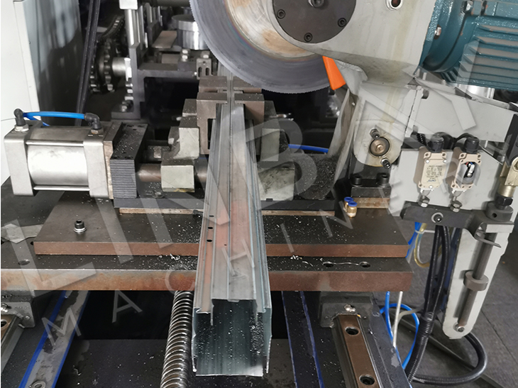 Continuously Produced High Speed Flying Saw Cut Metal Door And Window Roll Forming Machine