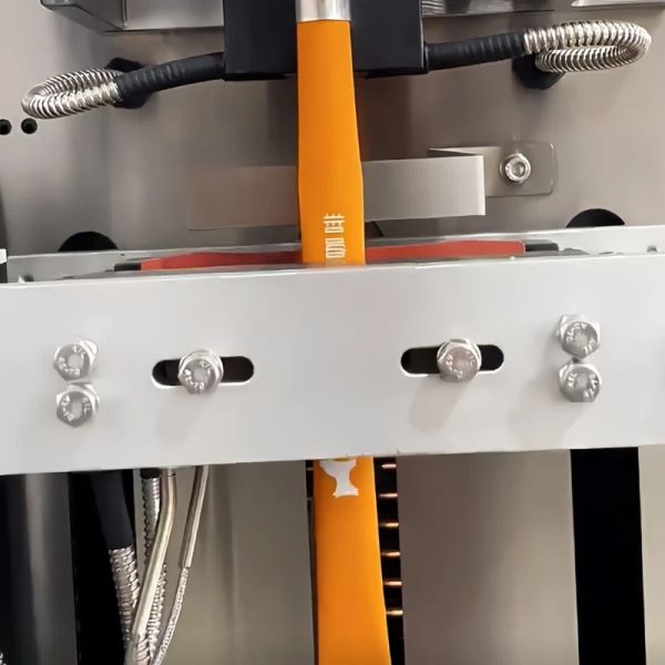 Semi Fluid Filling Packing Machine Custom Round Corner Back Sealing Machine For Syrup Honey