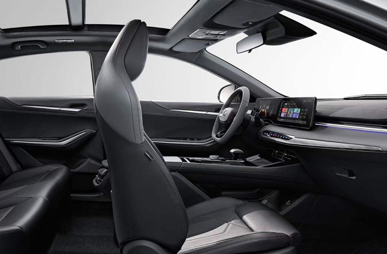 Energy Vehicle Changan Ruicheng Plus Raeton 1.5T Luxury Sedan Made in with Petrol Fuel and Technology