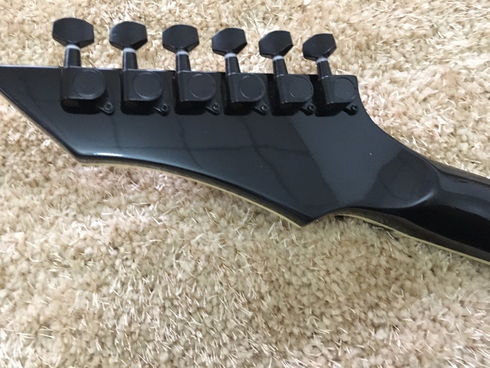 B.C.RICH custom guitar Black Floyd rose Quilted maple body with EMG active pickups Ebony fretsboard colorized MOP inlay