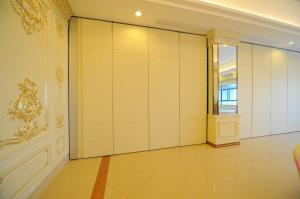 Wholesale ODM Acoustic Doors Sliding Garage Doors Soundproof Folding Partition Door from china suppliers