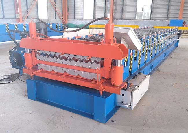Two Designs Roofing Sheets Roll Forming Machine Size 6500*1500*1500mm Weight 4.5 Tons