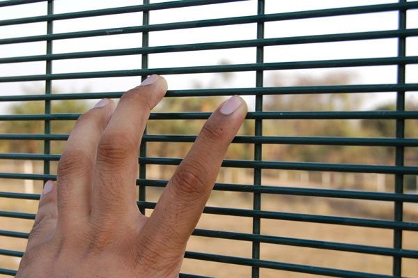 Anti Cut Heavy Duty 358 Rigid Mesh Anti Climb Fencing For School Security