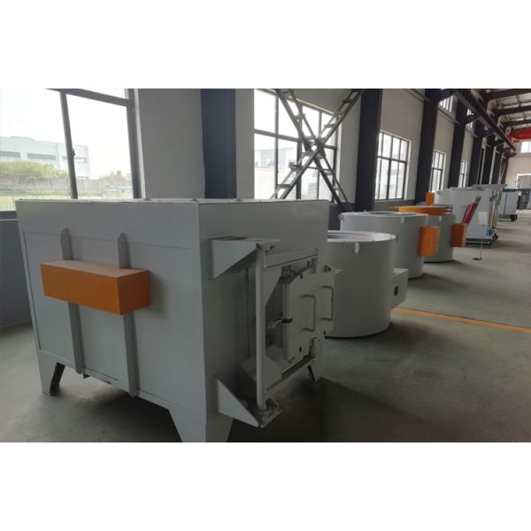 500kg Capacity Oil Fired Crucible Furnace , 380V Aluminum Holding Furnace