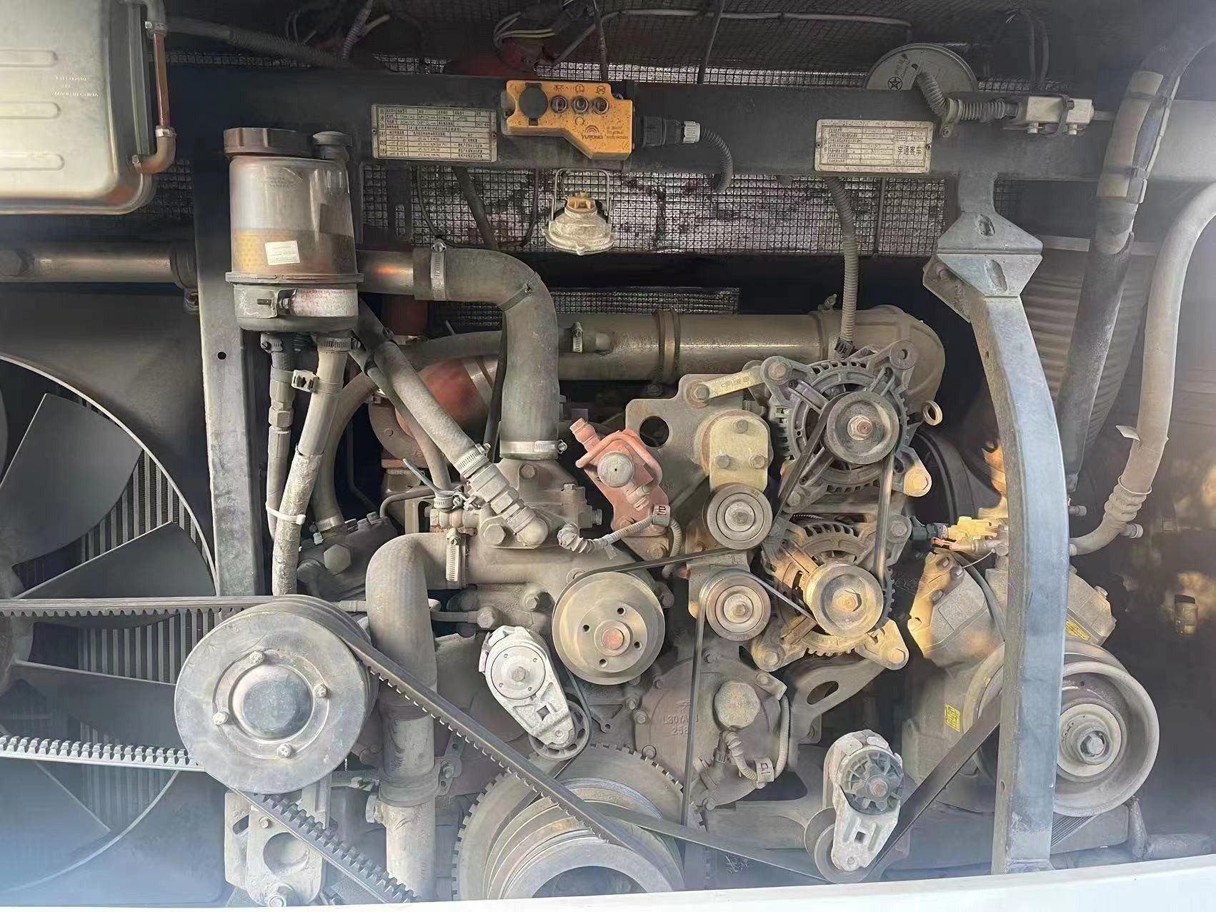 Used Luxury Coach Rhd Yutong Bus Zk6122 70 Seater Bus Second Hand For Sale