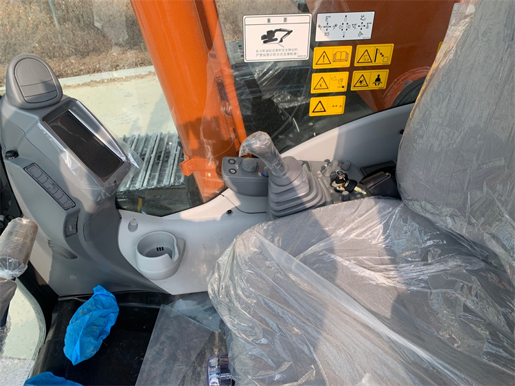 2022 Hitachi ZX250 Crawler Excavator 800 Working Hours 1.2M³ Bucket Capacity in Japan