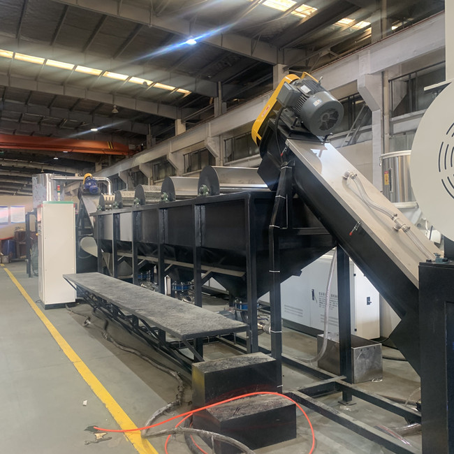 300kg/H Waste Plastic PET Plastic Recycling Line V Shaped Blade