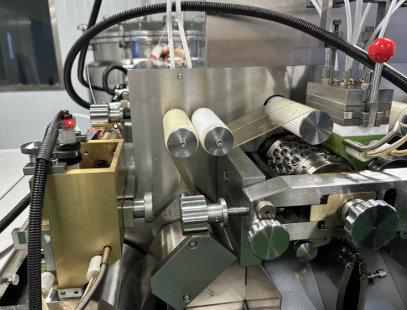 Small 4 Inch Soft Gel Encapsulation Machine 0-5rpm 5KW