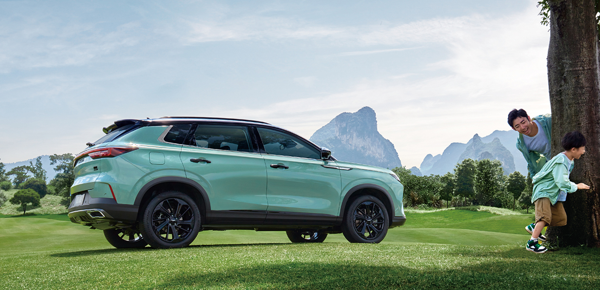 Experience the Ultimate Comfort and Performance with DONGFENG AEOLUS HUGE 1.5L Hybrid Passenger Car