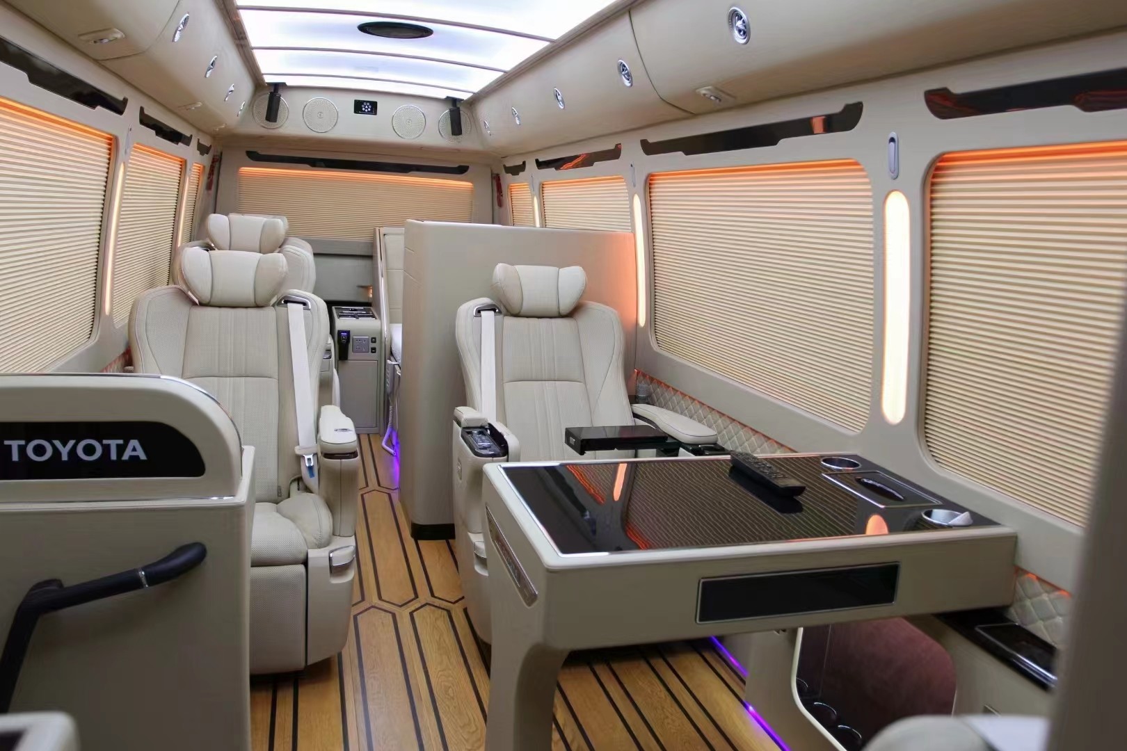 Toyota Coaster 8 Seater Tourist Bus Business Reception Bus Gasoline Rear Drive 4×2 Manual