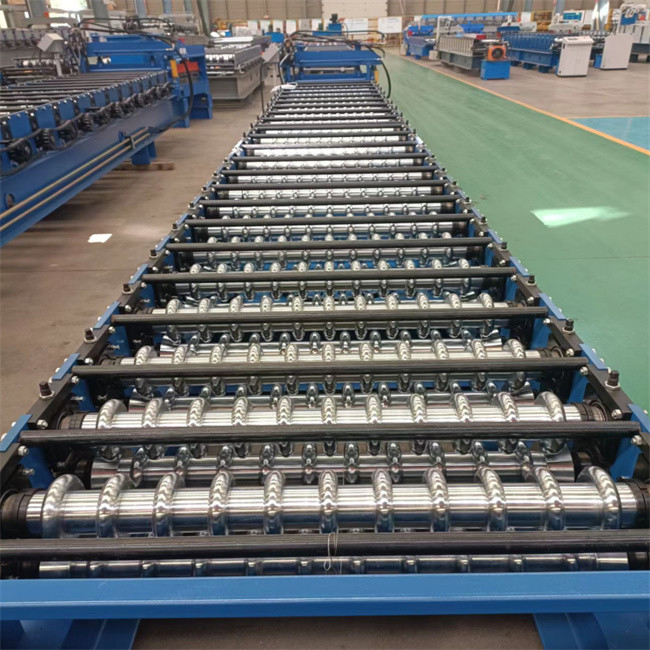 Color steel manufacture corrugated roof roll forming machine 15-20m/min speed for house building