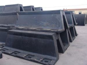 Wholesale Arch Type Marine Rubber Fenders UHMW - PE Face Pads For Ships Protection from china suppliers