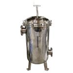 Robust Stainless Steel Filter Housing for Liquid Filtration in Restaurants