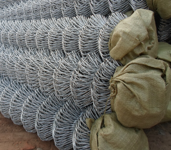 3.0mm Galvanized Twist Edge Metal Chain Link Fence Diamond Wire Mesh