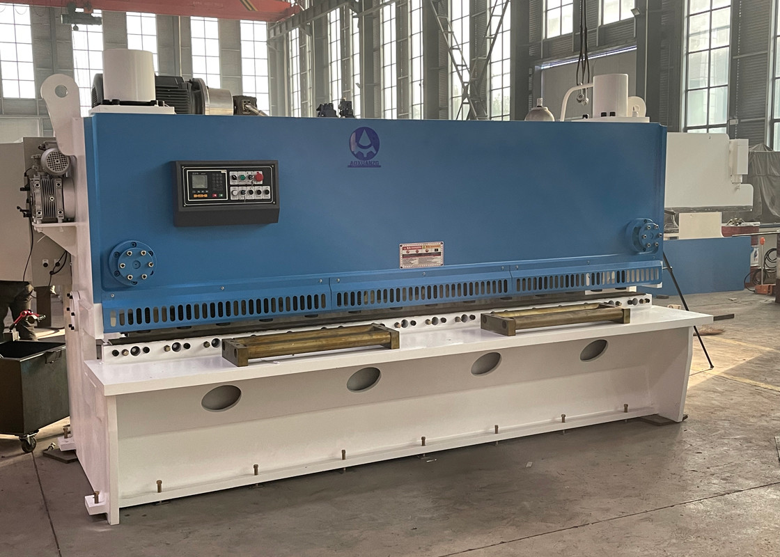 Efficient Hydraulic Guillotine Shearing Machine 3200mm Cutting Length E21S Controller