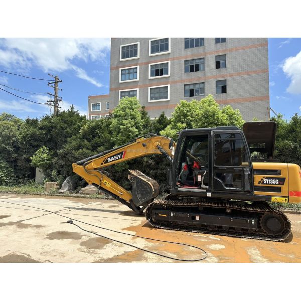 Yellow 13 Ton Chinese Used Excavator Sany 135 0.7m3 Bucket Capacity