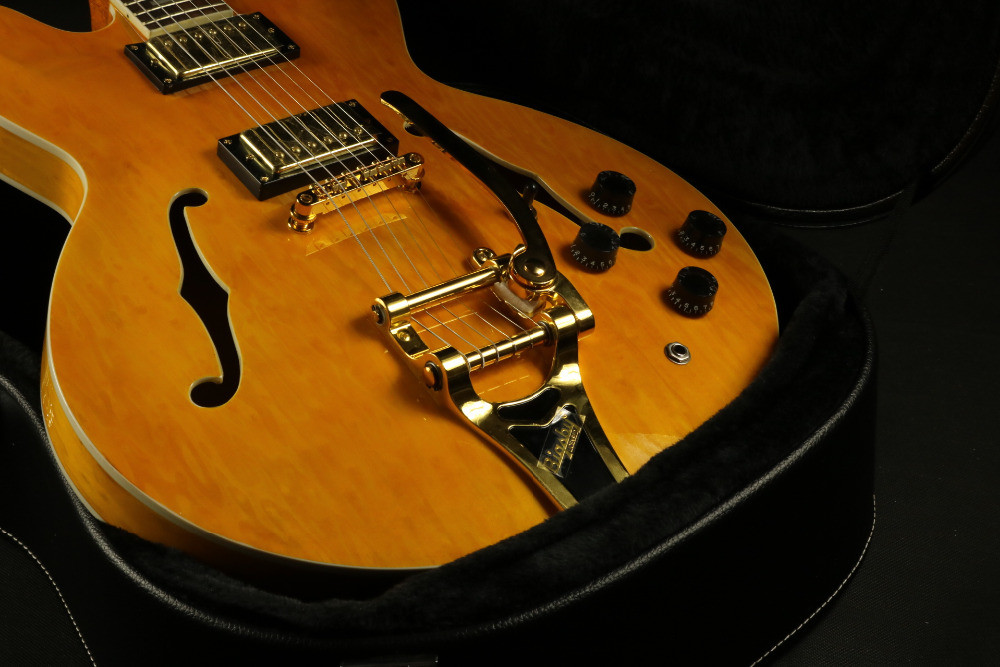 High Quality amber hollow body jazz 335 bigsby bridge electric guitar Guitar
