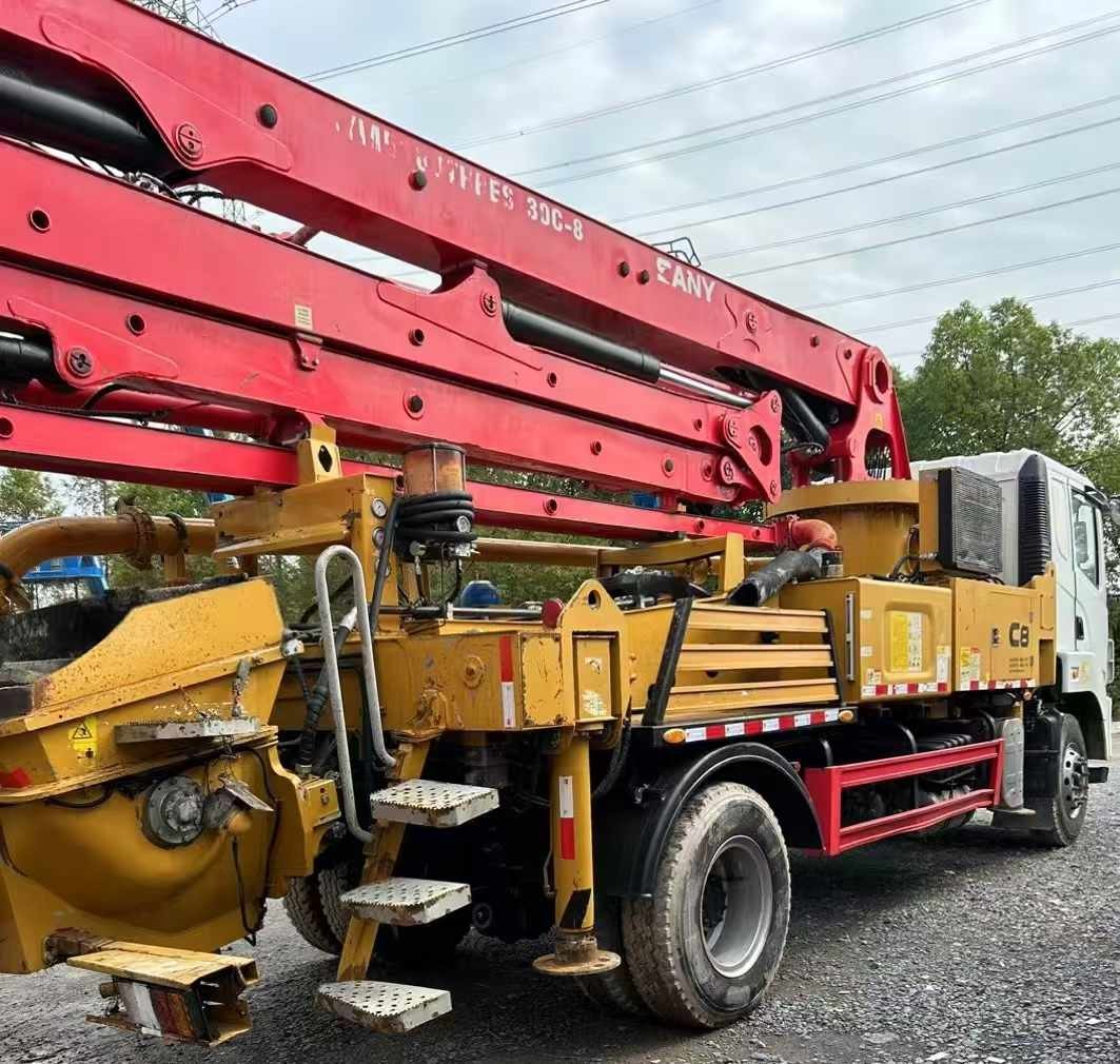 2020 Small Concrete Mixer 30 Meters Two Axle Convenient And Practical Truck-Mounted Concrete Pump
