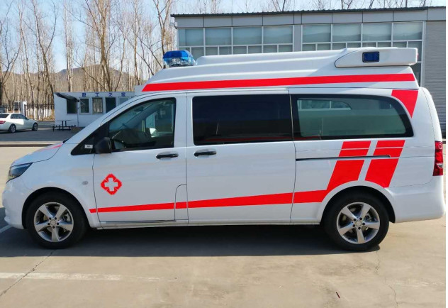 Medical Mercedes Benz Ambulance Gasoline 7 Seats 4×2 White