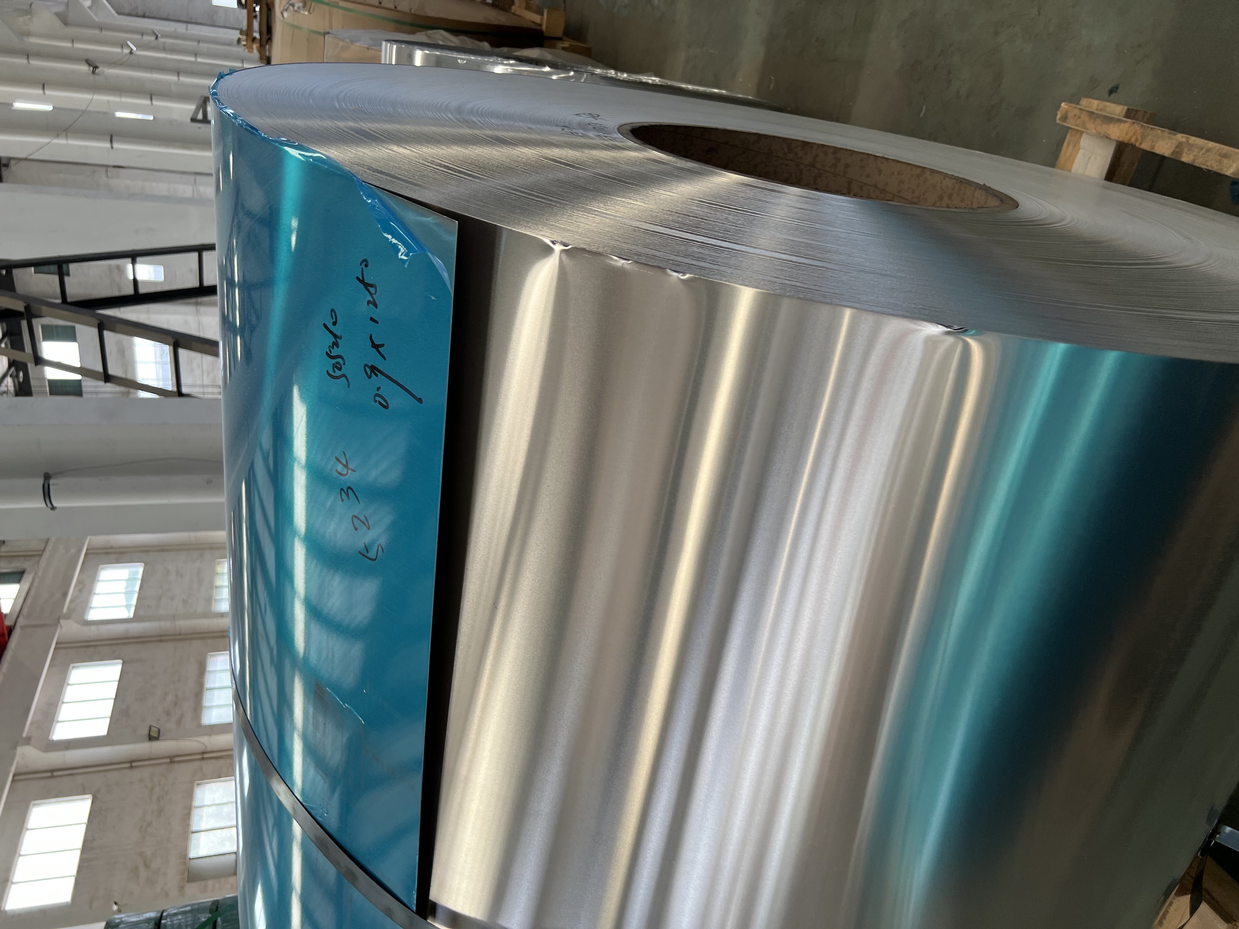 5086 7075 6061 Aluminum Coil 0.3mm 20mm 1000mm Golden Sliver color