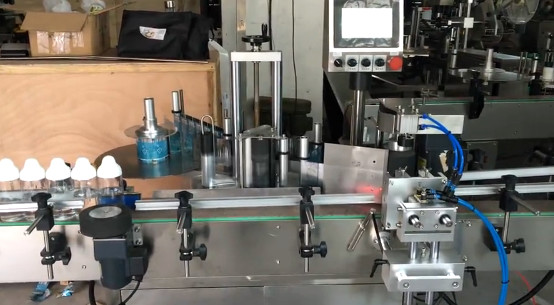 Orientation Automatic Sticker Labeling Machine Variable Speed Easy Operation